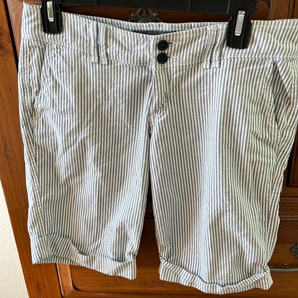 Abercrombie & Fitch Pants - Abercrombie and Fitch New York Women’s blue and white striped shorts.
